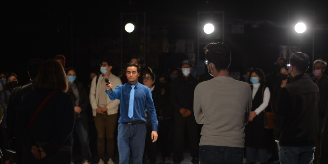 En la pieza se busca profundizar en los males que provoca el burnout, el estrés crónico laboral.