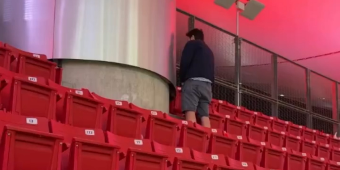 Aficionado de Chivas se hace del baño en el estadio