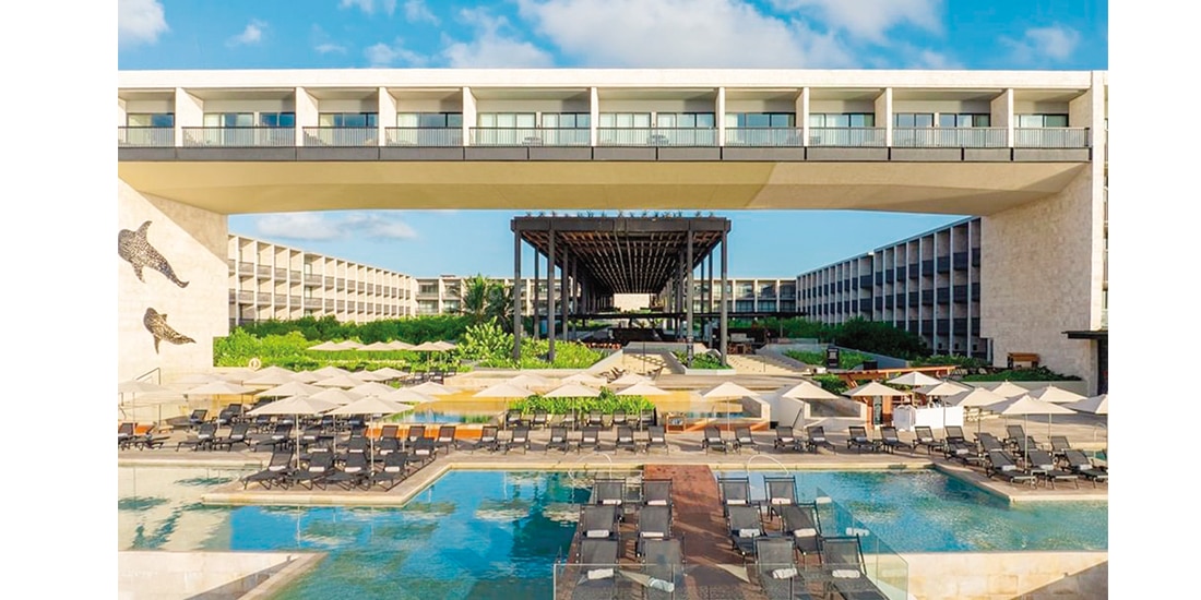 Vista frontal del Devossion by Live Aqua, en Playa del Carmen, Quintana Roo.