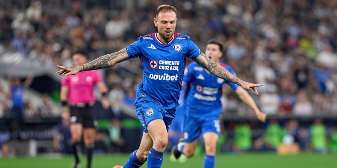 Rodolfo Rotondi festejando su gol ante Monterrey.