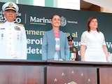 LA PRESIDENTA, ayer, con el almirante Morales, Rocío Nahle y el general Trevilla.