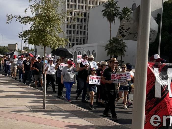 Marchan para apoyar huelga de la Universidad de Sonora, en Hermosillo; exigen revisión salarial