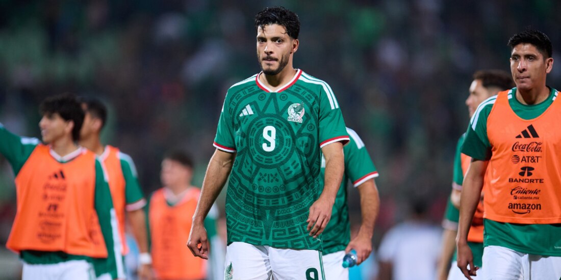 Raúl Jiménez comenta que por estas cosas los llevan a jugar a Estados Unidos.