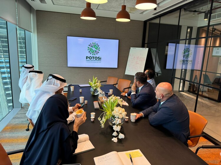 Fortaleciendo la cooperación internacional, Ricardo Gallardo se reúne con altos funcionarios de los Emiratos Árabes Unidos.