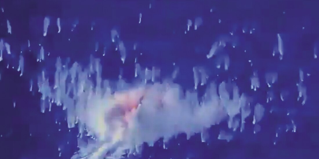 Momento de la explosión de la embarcación, en video difundido, ayer, por el Ejército de Estados Unidos.