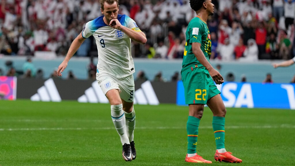 Harry Kane celebra su gol ante Senegal en la Copa del Mundo Qatar 2022