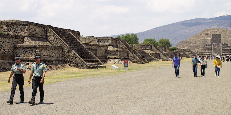 Personal de proximidad ciudadana de la corporación federal, al realizar un rondín.