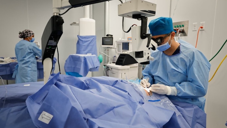 El director general del ISSSTE, Martí Batres Guadarrama, mantiene la estrategia de descentralizar los servicios médicos de alta especialidad en el país.