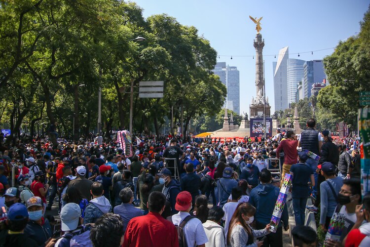 La organización dio a conocer que más de 100 mil personas asistieron.