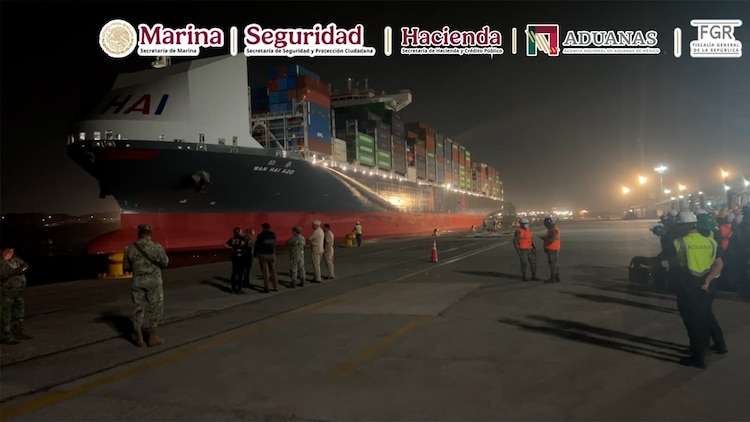 Aseguramiento de más de una tonelada de cocaína en el puerto de Lázaro Cárdenas, Michoacán.