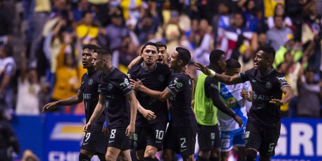 Jugadores del América festejan un gol contra el Puebla en los cuartos de final de la Liga MX.