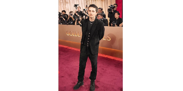 Timothée Chalamet, fiel a su estilo, conquistó con este moderno traje.