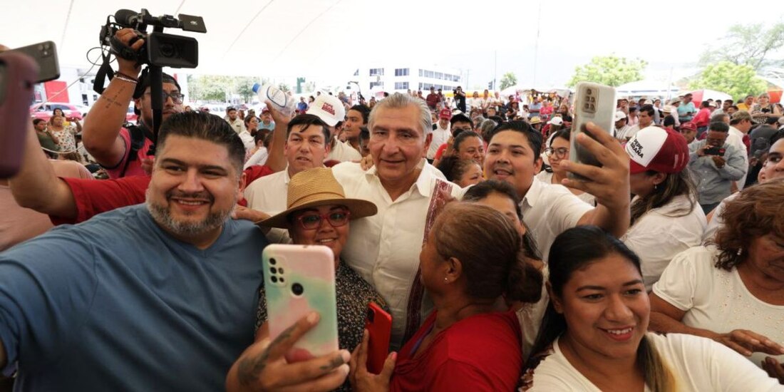 Adán Augusto López se solidariza con familias de desaparecidos.