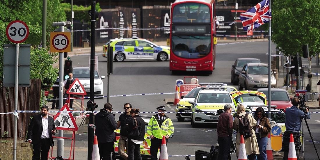 Lugar de un incidente de apuñalamiento en Londres, ayer.