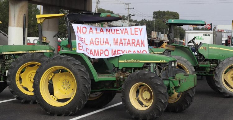 Bloqueos de vialidades transportistas y productores