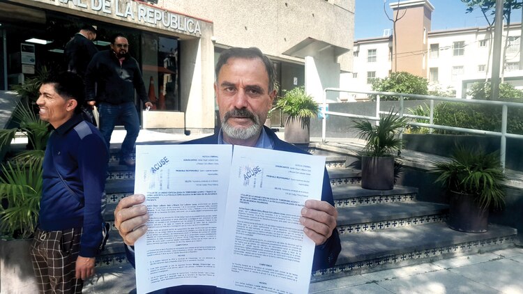 Adrián LeBarón asiste a la FGR a presentar una denuncia por terrorismo, el miércoles pasado.