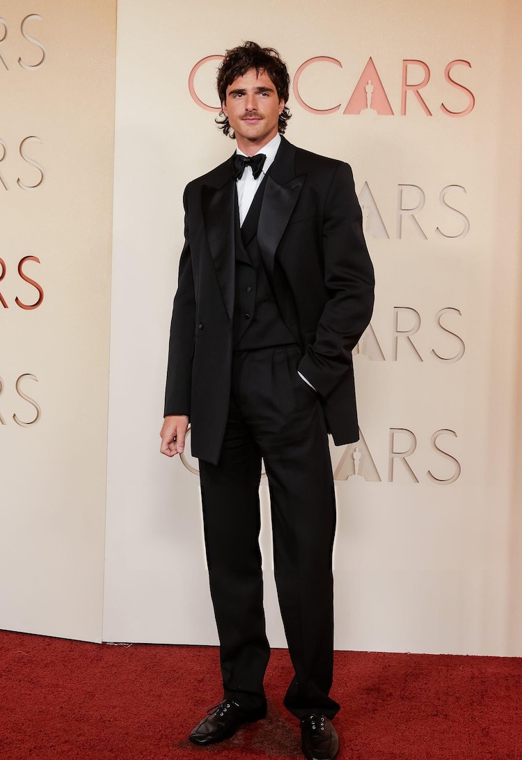 Jacob Elordi en la alfombra roja de los Premios Oscar