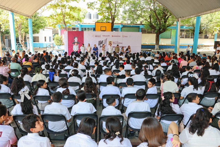 Gobernadora Evelyn Salgado destaca el apoyo de la Presidenta Claudia Sheinbaum por la Beca Rita Cetina.