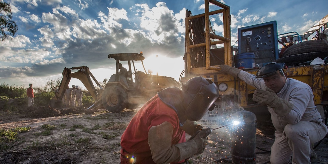 Una cuadrilla de trabajadores de Pemex