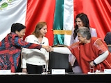 Dulce María Sauri Riancho y Beatriz Paredes Rangel, durante el conversatorio "Presidentas de la Cámara de Diputados"