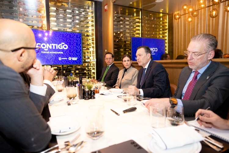 Mauricio Kuri y líderes hoteleros exploran oportunidades para el desarrollo de turismo de alta gama en Querétaro.