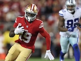 El receptor abierto de los 49ers de San Francisco, Deebo Samuel (19), corre contra los Cowboys de Dallas en la NFL