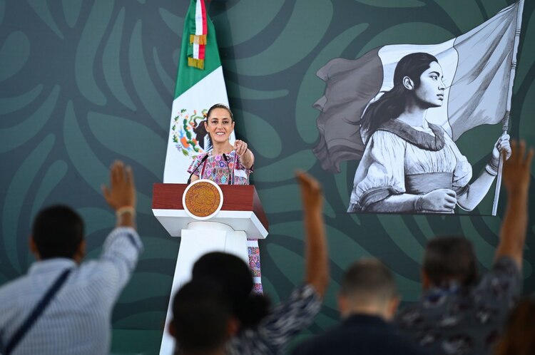 Claudia Sheinbaum durante la conferencia 'Mañanera del Pueblo'.
