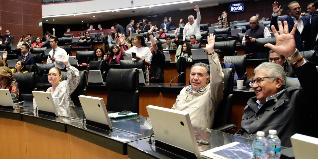 Sesión, ayer, en el pleno del Senado de la República.