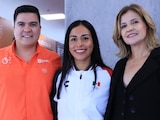 Alejandra Ortega recibe premio tras su participación en Santo Domingo.