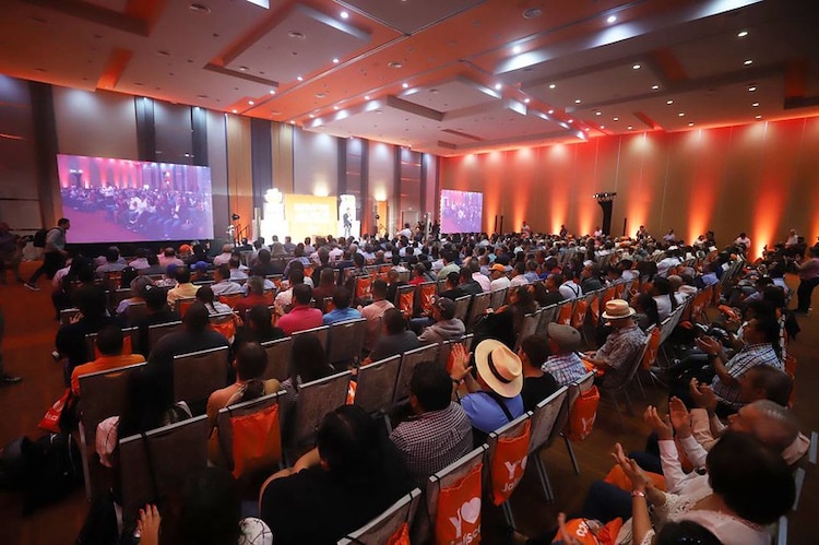 Pablo Lemus se reunió con líderes transportistas.