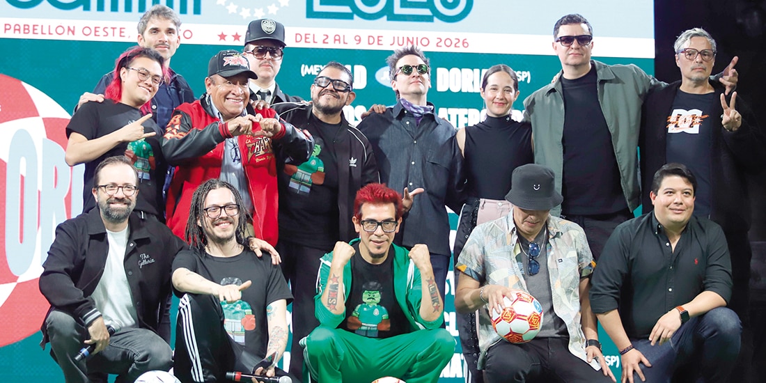 ALGUNOS de los artistas que forman parte del proyecto, ayer.