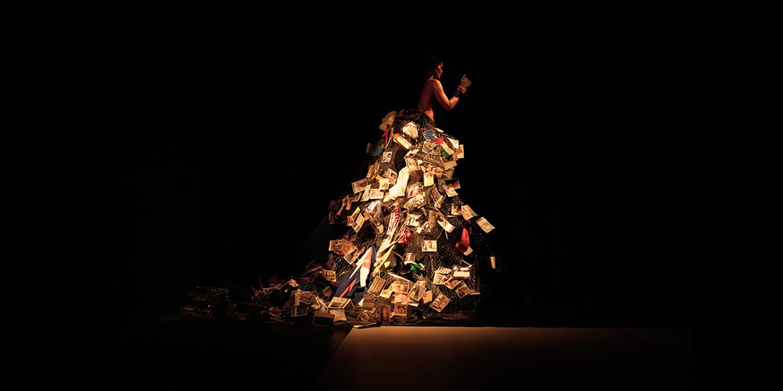 Lejana, una mujer que combate con su pasado