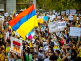 Miles de personas salen a las calles para manifestarse en contra de la violencia que se vive en Colombia