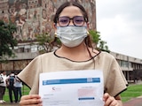 Una joven estudiante, durante una protesta en Ciudad Universitaria, ayer.