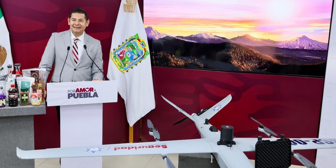 Alejandro Armenta presentó nueva tecnología aérea de seguridad en Puebla.