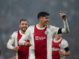 Edson Álvarez festeja el gol que anotó en la goleada del Ajax sobre el SC Heerenveen, en la Jornada 33 de la Eredivisie.
