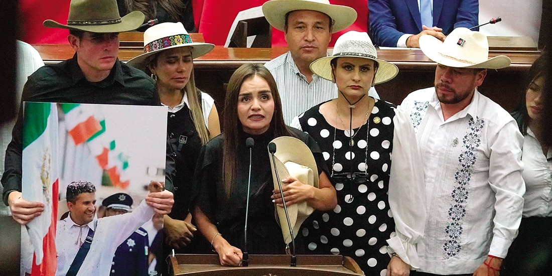 GRECIA QUIROZ, viuda de Carlos Manzo, tomó protesta como edil de Uruapan el 5 de noviembre.