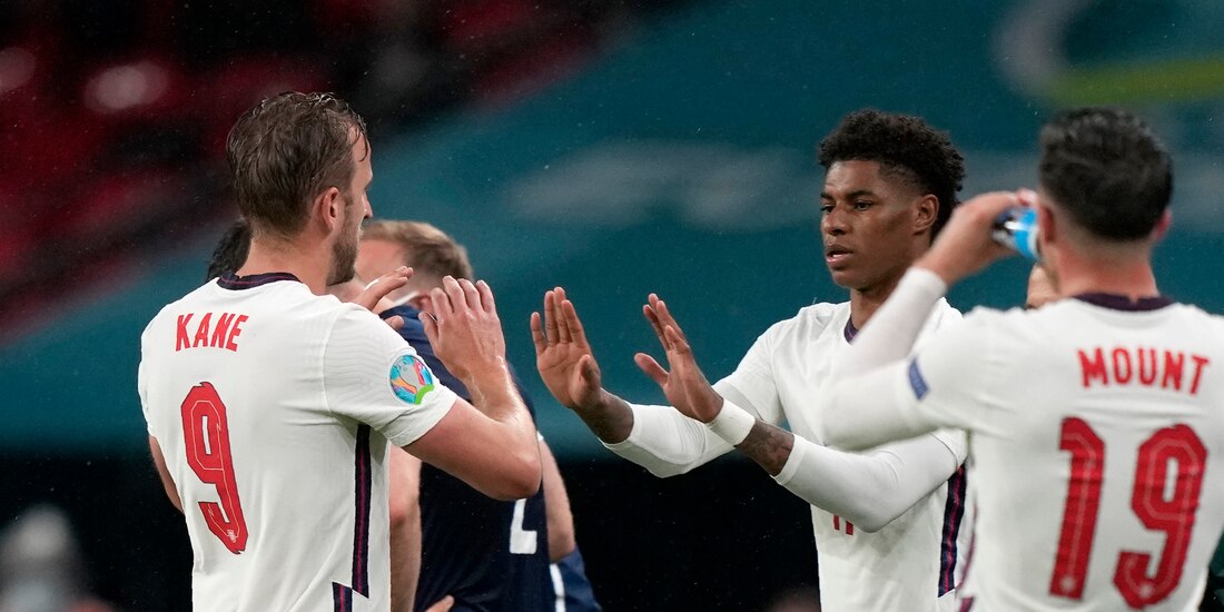 Jugadores de Inglaterra el viernes pasado durante su partido contra Escocia en la Eurocopa 2021.