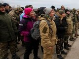 Residentes de Kharkiv, en Ucrania, se preparan al otro lado de la frontera con Rusia en caso de invasión.