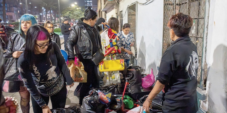 Los Reyes Magos Punks cumplieron 36 años de llevar juguetes, ropa, dulces y zapatos a niños en situación vulnerable