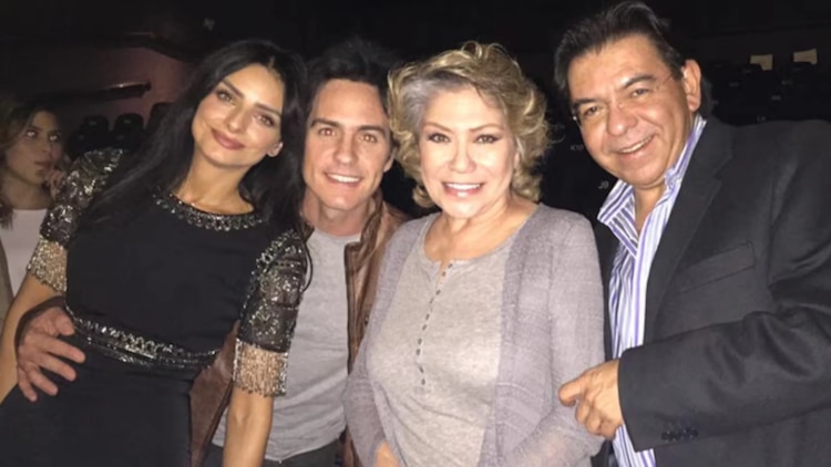 Gabriela Michel y su esposo Alberto Aguilera con Aislinn Derbez y Mauricio Ochmann