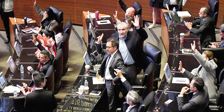 Votación en el pleno de la Cámara alta, ayer