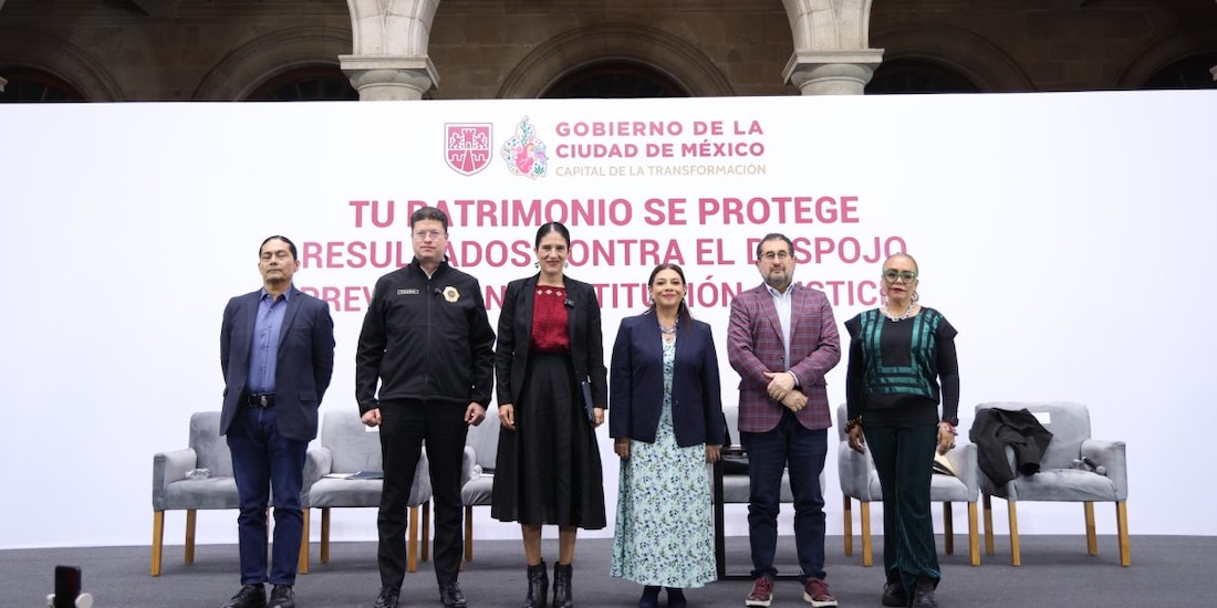 La jefa de Gobierno, Clara Brugada Molina, anunció la apertura de la Defensoría Jurídica Ponciano Arriaga en la plancha del Zócalo.