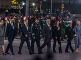 CIUDAD DE MÉXICO, 19SEPTIEMBRE2019.- Andrés Manuel López Obrador, presidente de México, acompañado de su esposa la escritora Beatriz Mueller, la jefa de Gobierno de la Ciudad, Claudia Sheinbaum; secretario de Seguridad, Alfonso Durazo, José Rafael Ojeda Durán, Luis Cresencio Sandoval; Olga Sánchez Cordero, secretaria de Gobernación y el titular de la Secretaria de Educación Pública, Esteban Moctezuma, durante el minuto de silencio ante la bandera a media asta en conmemoración del sismo del 19 de septiembre de 1985 y 2017.
FOTO: ANDREA MURCIA /CUARTOSCURO.COM