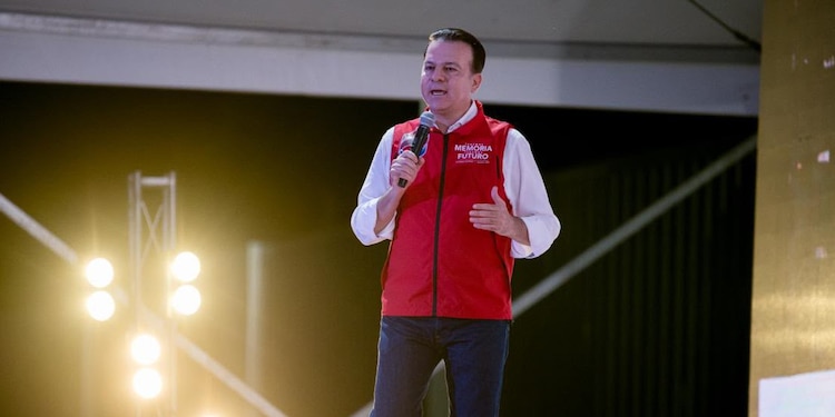 Llama a los jóvenes a soñar en grande, no tener miedo a equivocarse y levantarse cuando caigan