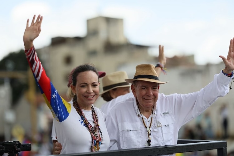 Los disidentes María Corina Machado y Edmundo González en el cierre de campaña