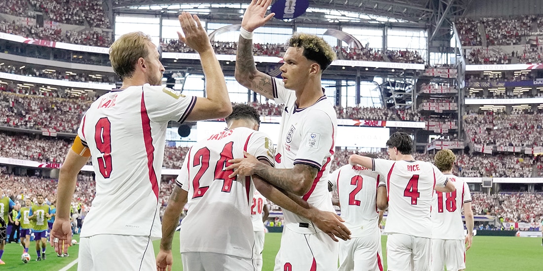 Kane festeja con sus compañeros, el 17 de junio
