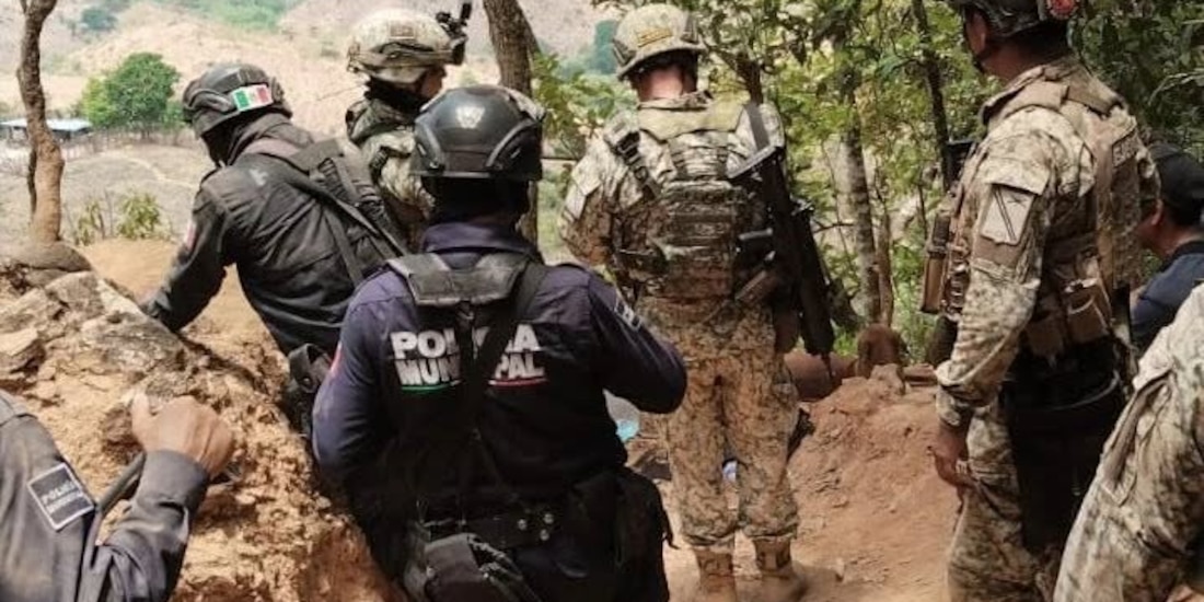 Elementos del Ejército Mexicano y de la Policía Estatal acudieron a Tecoanapa tras el reporte de un enfrentamiento.