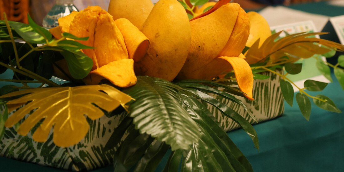 Con solo 150 calorías por pieza, el mango es una opción saludable y versátil para incluir en la dieta diaria.