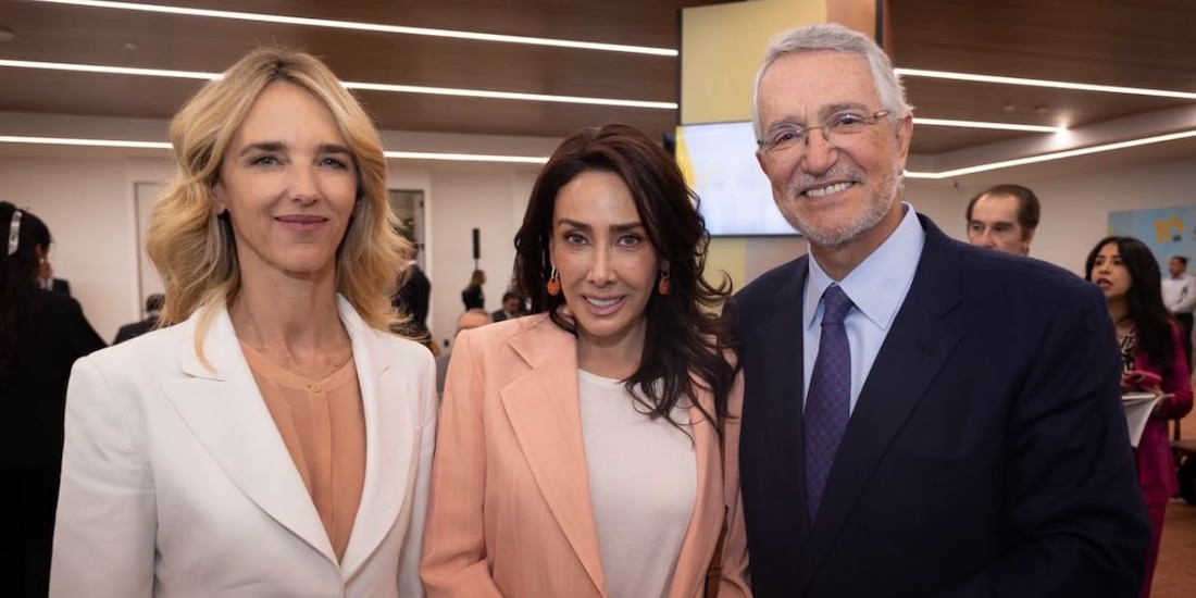 Ricardo Salinas recibe a Cayetana Álvarez